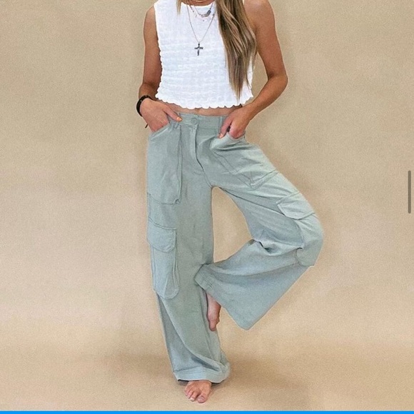 Cargo pocket trousers - Khaki color - Picture 1 of 4